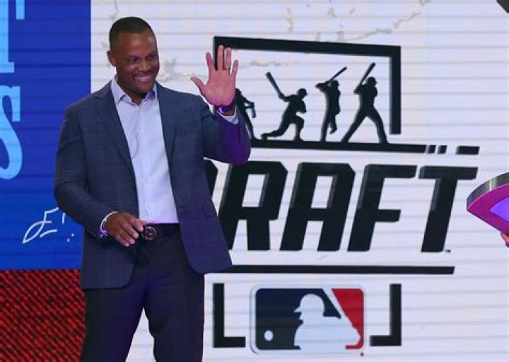 Adrian Beltre’s Wife: Who is Adrian Beltre Dating?
