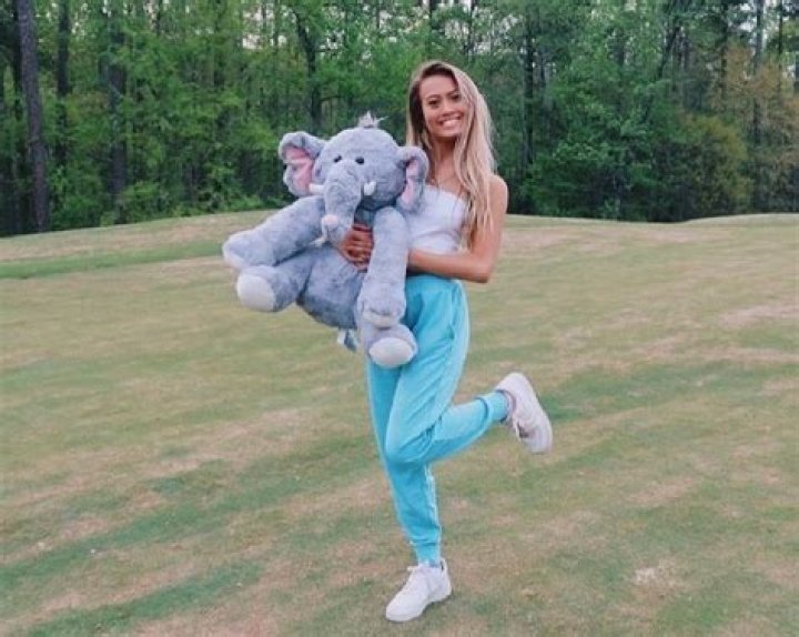 Alexa Hornshuh- Net Worth, Bio, Age, Boyfriend, Height, Ethnicity, Career