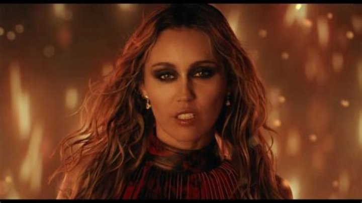 Alma releases music video for 'Cowboy'