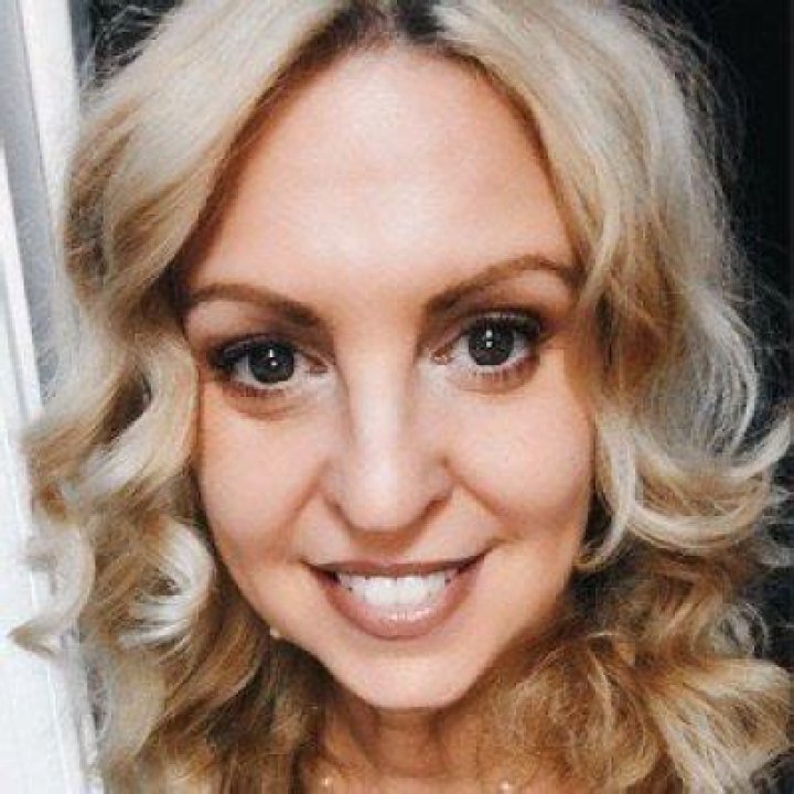 AlmostCoolMom- Age, Wiki, Husband, Net Worth, Height, Career