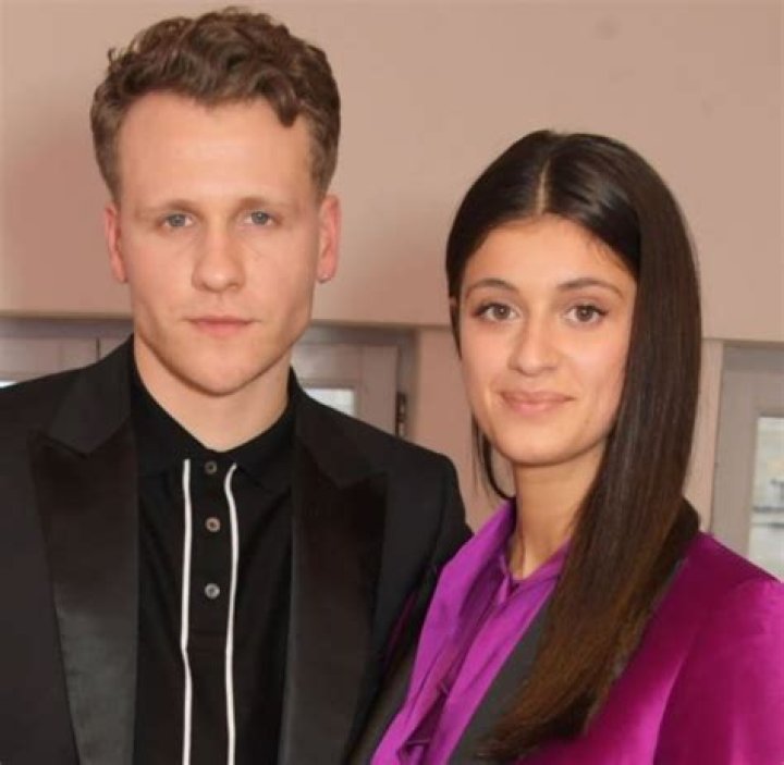 Anya Chalotra- Age, Boyfriend, Net Worth, Height, Ethnicity