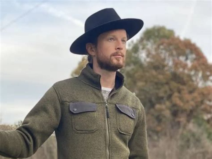 Austin Brown- Age, Net Worth, Height, Girlfriend, Career