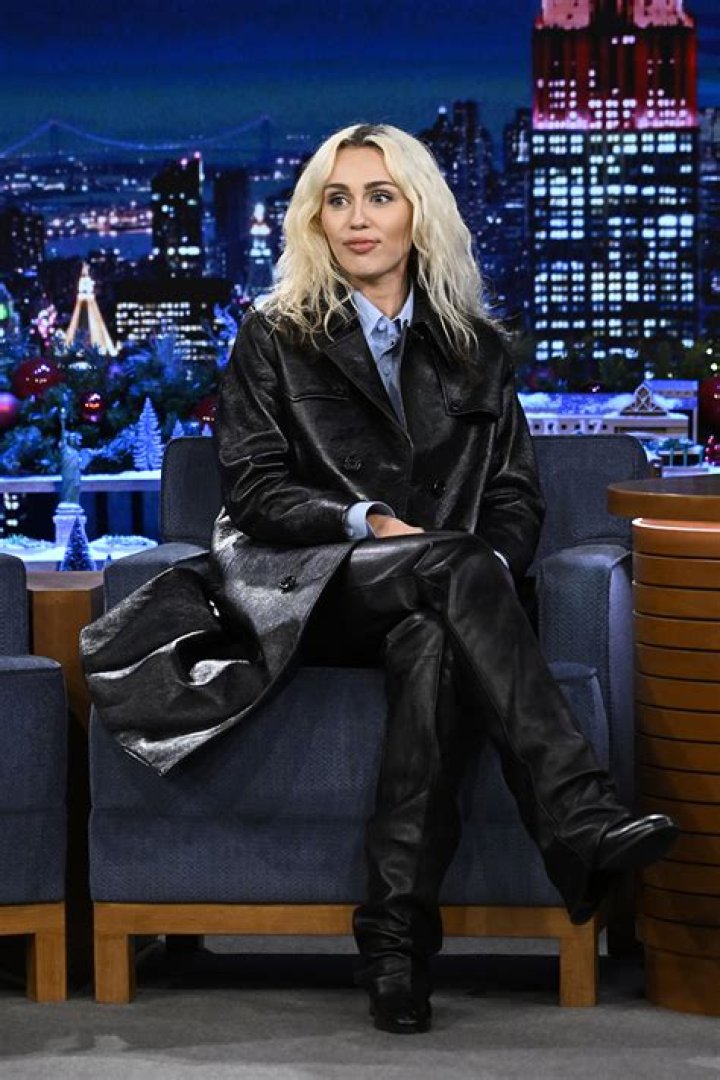 Bebe Rexha performs 'I'm a Mess' on The Tonight Show Starring Jimmy Fallon