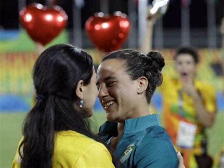 Brazilian Rugby Player Isadora Cerullo Gets Engaged to her Girlfriend at the Olympics