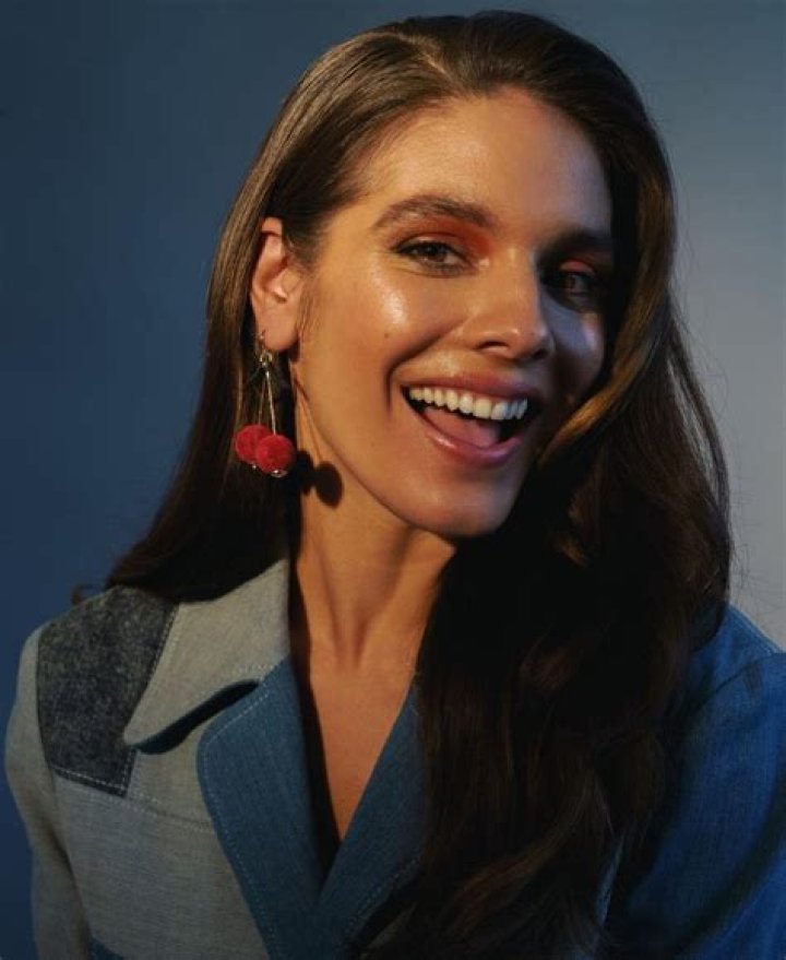 Caitlin Stasey Net Worth, Age, Height, Bio, Birthday, Wiki!