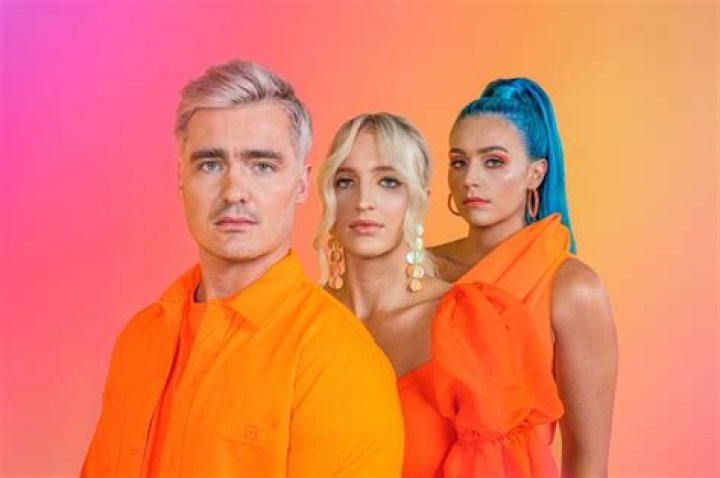 CelebMix Exclusive: Sheppard Premiere Acoustic Video For 'Learning To Fly'
