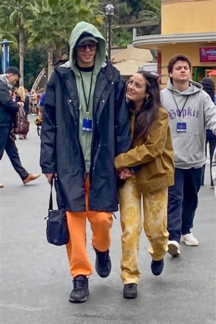 Chase Sui Wonders Age, Height, Wikipedia, Pete Davidson Girlfriend, Net Worth