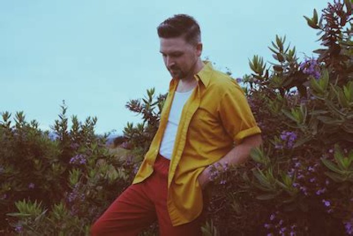 Daniel Ellsworth releases a fun talk show set music video where he plays every character for his indie-pop single 