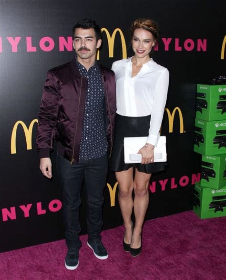 Demi Lovato Helping Joe Jonas Get Clean From Heroin – Blanda Eggenschwiler Bitter and Jealous?
