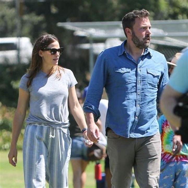 Did Ben Affleck and Emily Ratajkowski Cheat - Jennifer Garner Outraged: Co-Stars Got Very Close Filming 'Gone Girl', Had An Affair?