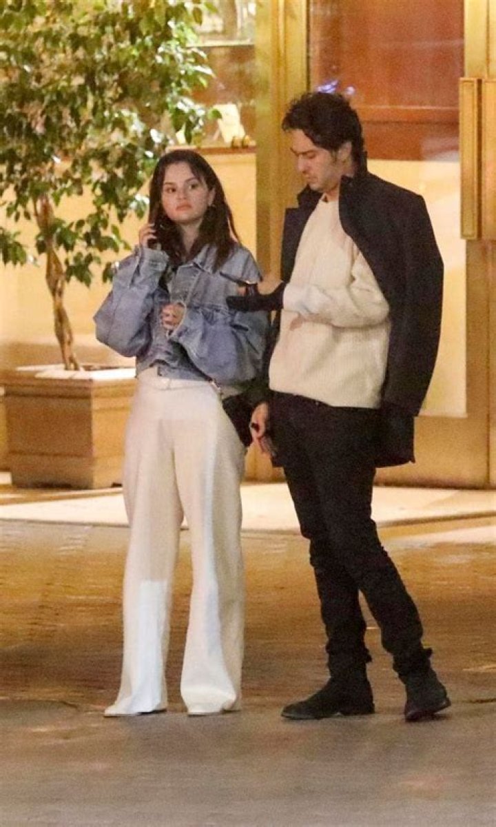 Did Selena Gomez And Nat Wolff Kiss Cause The Justin Bieber Split? (Photos) 1115 Did Selena Gomez And Nat Wolff Kiss Cause The Justin Bieber Split? (Photos) 1115