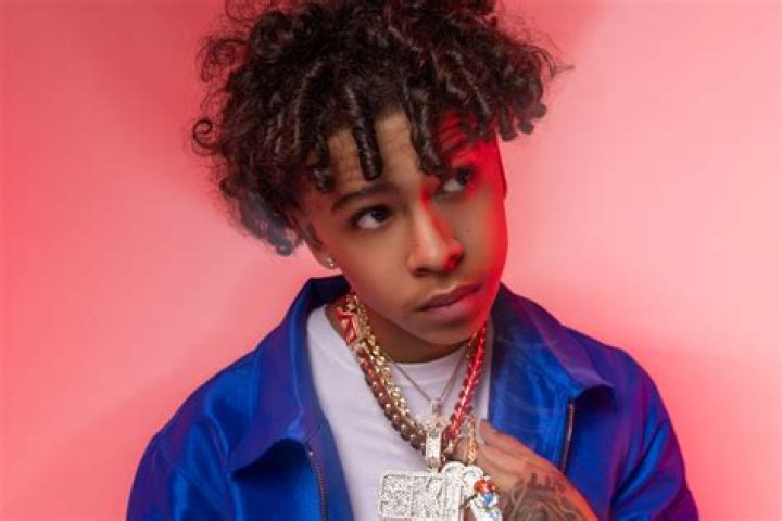 EeQue Biography: Age, Real Name, Net Worth, Songs, Albums, Parents, Wikipedia