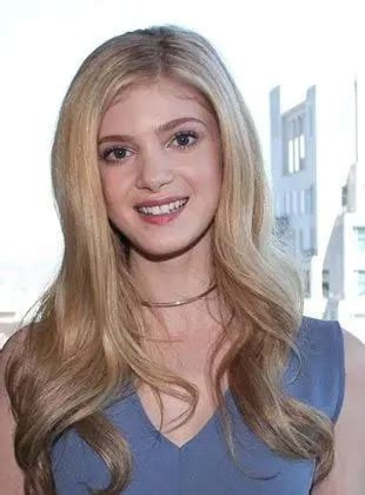 Elena Kampouris Biography, Age, Parents, Boyfriend, Movies And Tv shows