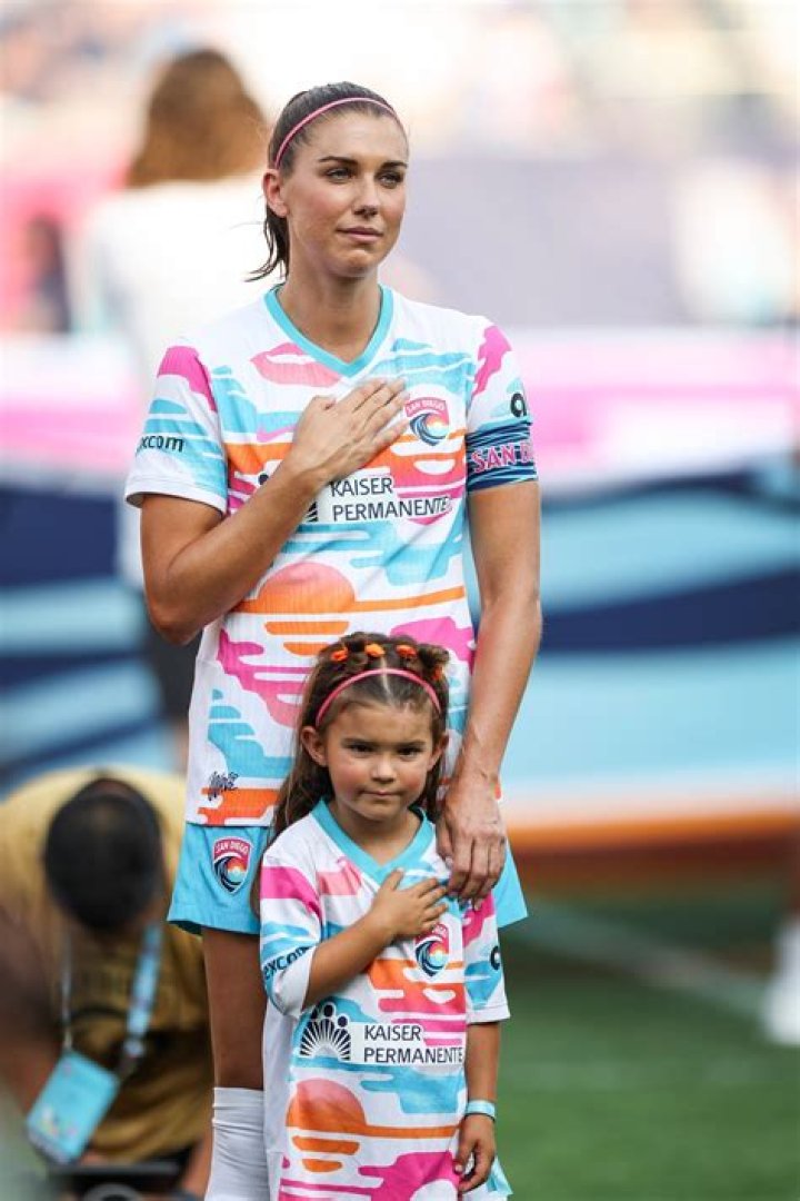 Elizabeth Barry – Bio, Family, Facts About Alex Smith’s Wife