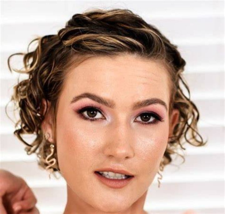 50107736_242370713347494_8369241330396724586_n Ellen Reed wiki, bio, age, height, the voice, nationality, ethnicity, background, parents, boyfriend