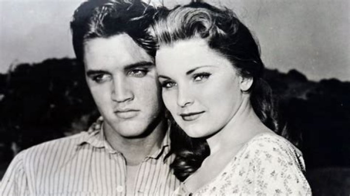 Elvis Martínez’s Girlfriend: Who is Elvis Martínez Dating?