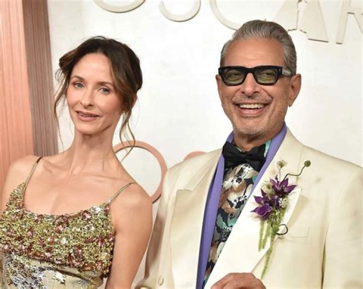 Emilie Livingston (Jeff Goldblum’s Wife) Bio, Wiki, Age, Height, Family, Wedding, Olympics, Salary, and Net Worth
