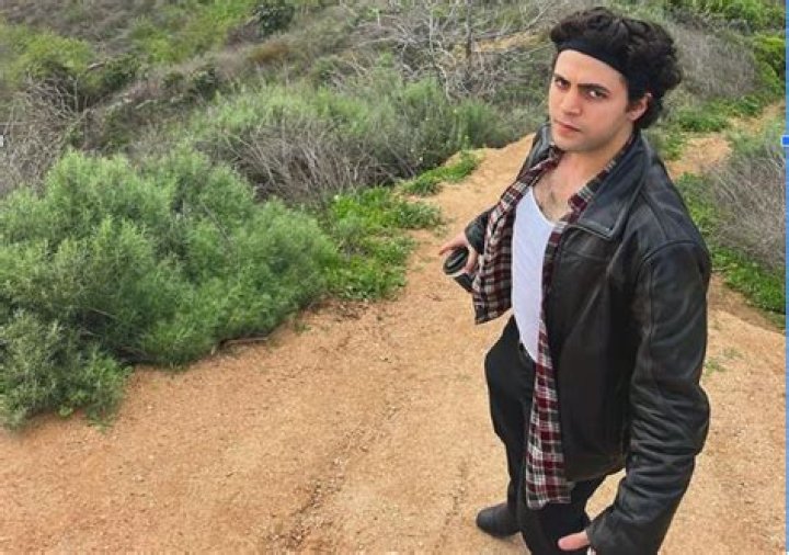 Ethan Bradberry- Net Worth, Bio, Age, Girlfriend, Height, Instagram, Career