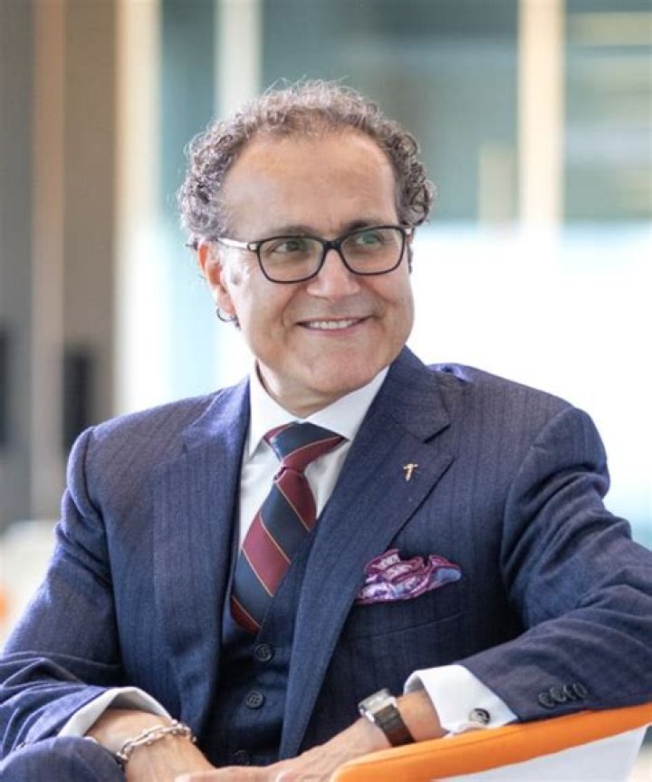 Fame | Alfredo Quinones-Hinojosa net worth and salary income estimation Apr, 2024