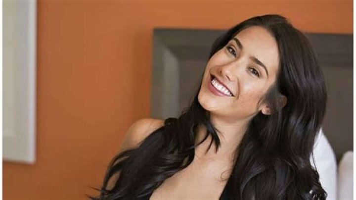 Fame | Eva Lovia net worth and salary income estimation Jan, 2024