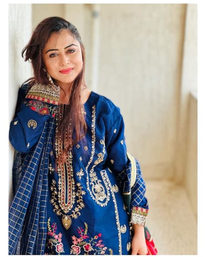 Fame | Falaq Naaz net worth and salary income estimation Apr, 2024