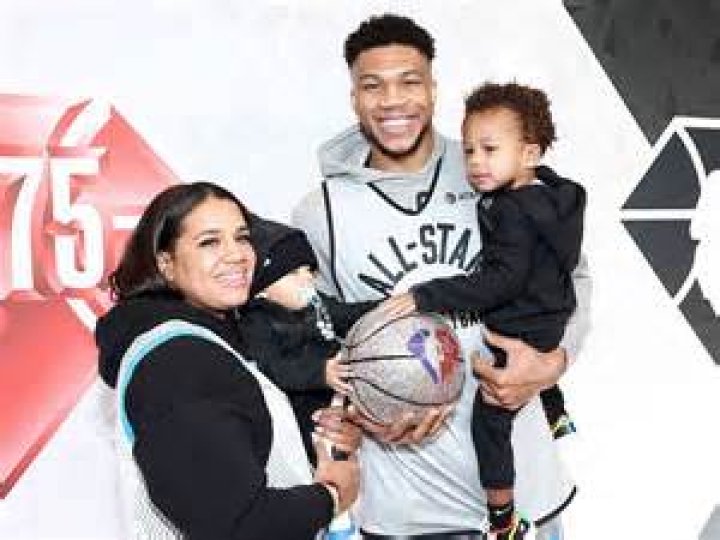 Giannis Antetokounmpo's mother, Veronica Antetokounmpo Biography: Net Worth, Husband, Children, Age, Siblings, Photos