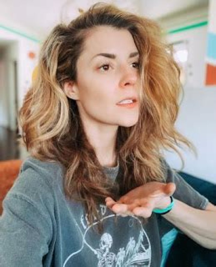 Grace Helbig- Net worth, Age, Bio, Ethnicity, Nationality, Height, Boyfriend & Facts