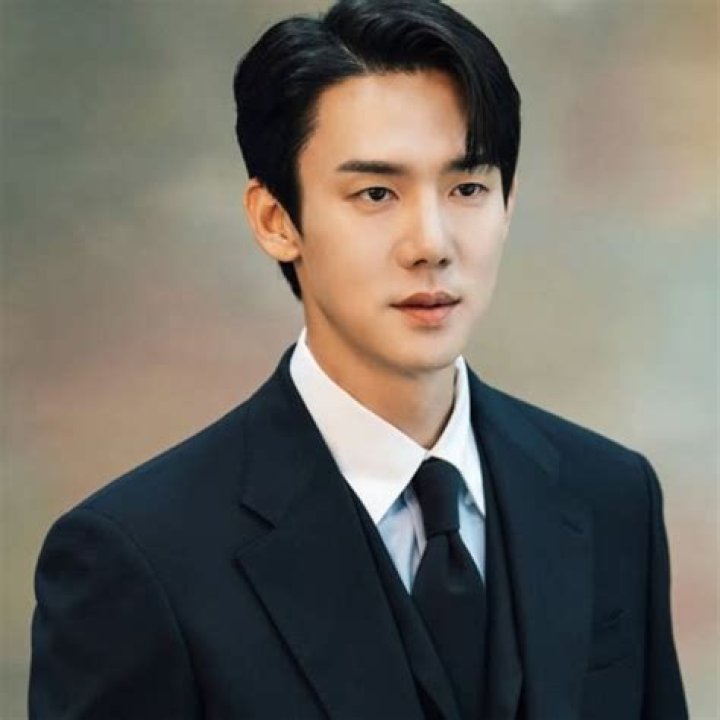 Hwang Seok-jeong - Net Worth, Age, Height, Birthday, Bio, Wiki!