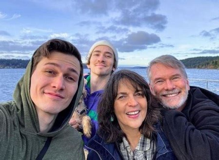 Is Dylan Arnold Gay? Father Steve Arnold and Mother Laurie B. Arnold – Meet His Parents