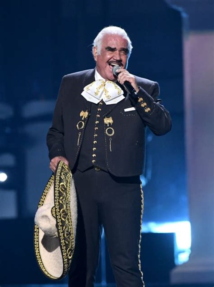 Is Vicente Fernandez related to Pepe Aguilar?