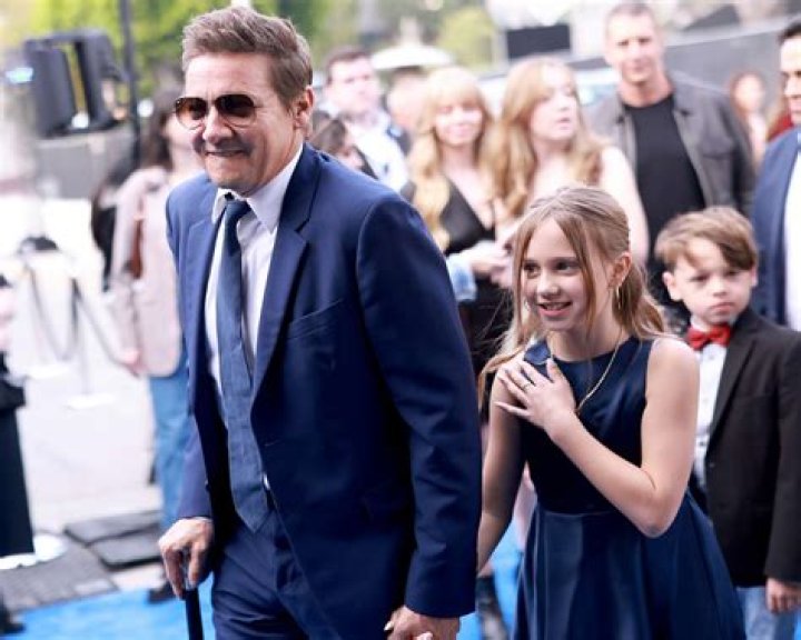 Jeremy Renner And Baby Mama Sonni Pacheco Married In Secret - See The Wedding Ring (PHOTO)