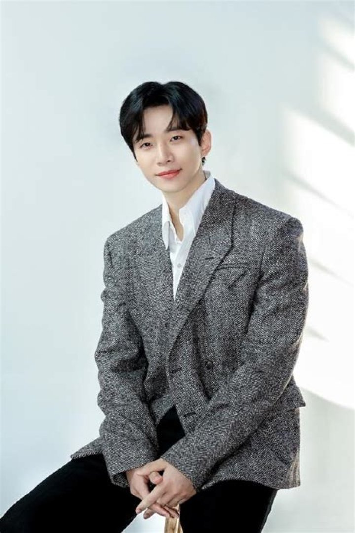 Jung Joon-ho Net Worth, Age, Height, Bio, Birthday, Wiki!