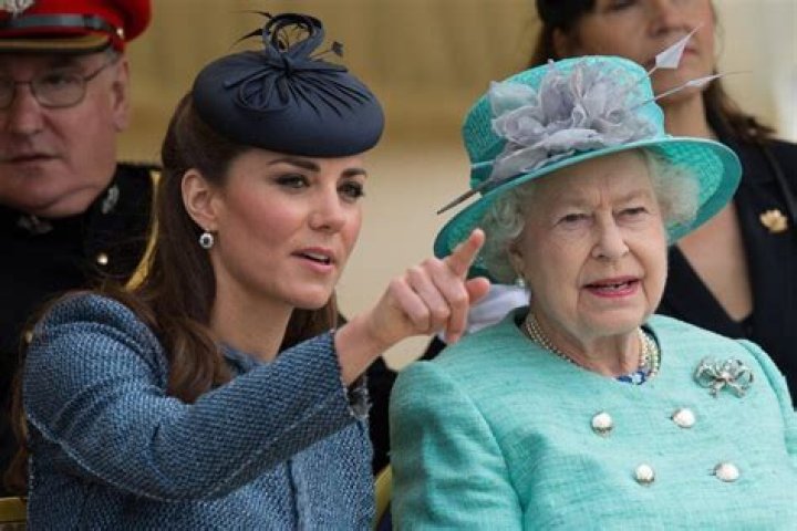 Kate Middleton, Queen Elizabeth Upset By Pippa's Mustique Bikini Display: Camilla Parker-Bowles Predicts Topless Photo Next!