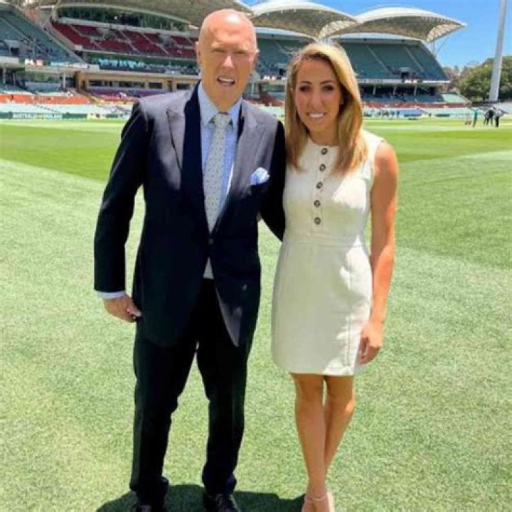 kath loughnan biography, Kath Loughnan is an Australian journalist working as a reporter for the Fox Footy