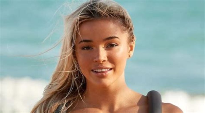 Katrina Scott- The First Pregnant Lady To Appear In A Sports Illustrated Swimsuit Edition