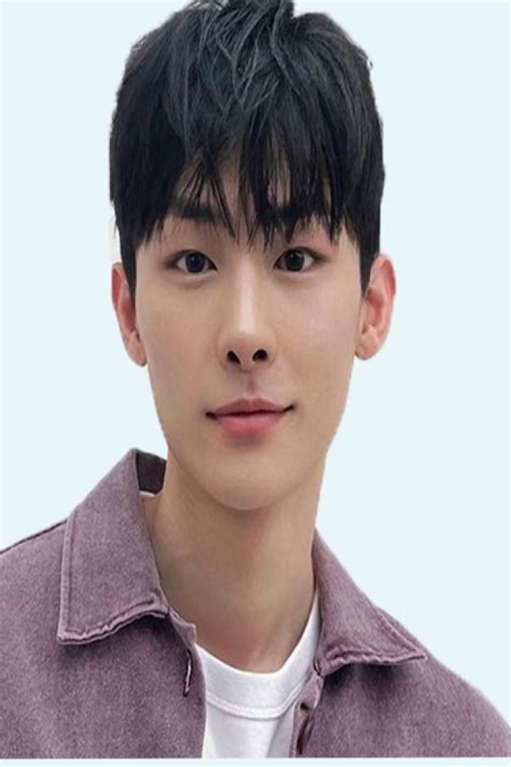 Kim Seung-gyu- Wiki, Age, Height, Net Worth, Wife, Ethnicity, Career