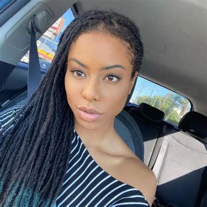 Kira Noir Biography: Age, Videos, Net Worth, Boyfriend, Height, Pictures, Husband