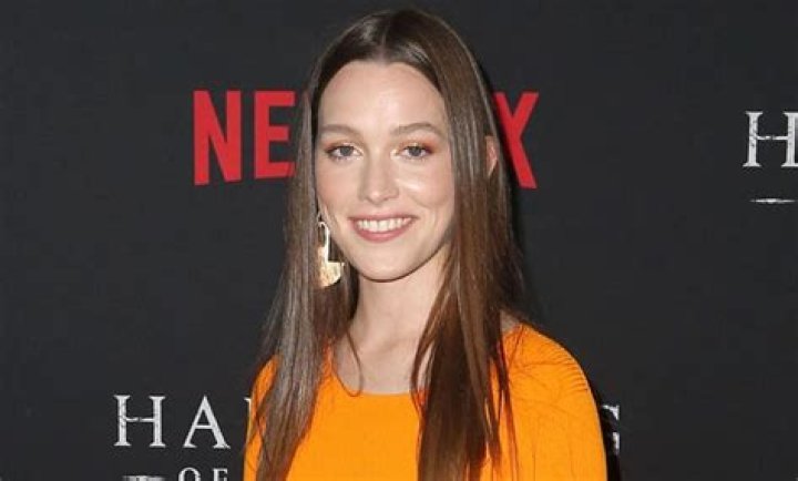 Know About Victoria Pedretti; Height, You, Age, Instagram, Movies, Dating