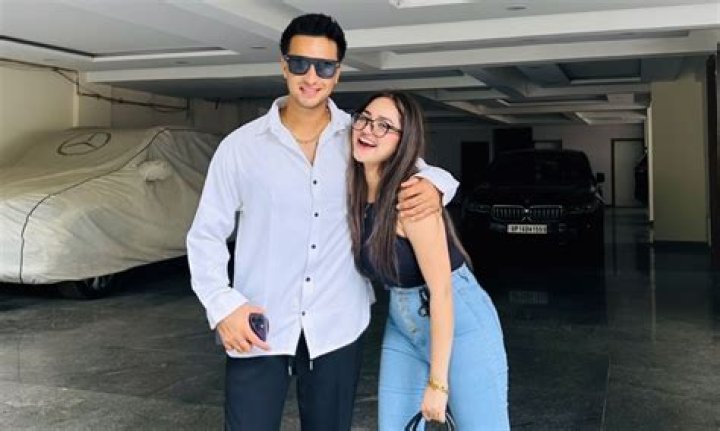 Komal Nahta’s Girlfriend: Who is Komal Nahta Dating?