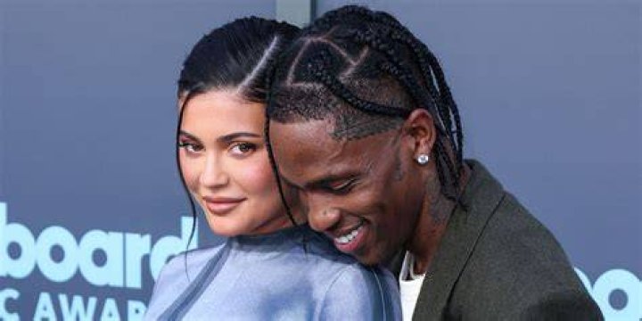 Kylie Jenner Biography, Son, Husband, Age, Siblings, Daughter, Net Worth, Dating, Cosmetics, Wikipedia, Height