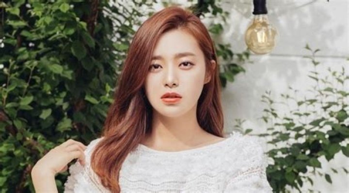 Lee Young eun- Age, Husband, Net Worth, Height, Ethnicity