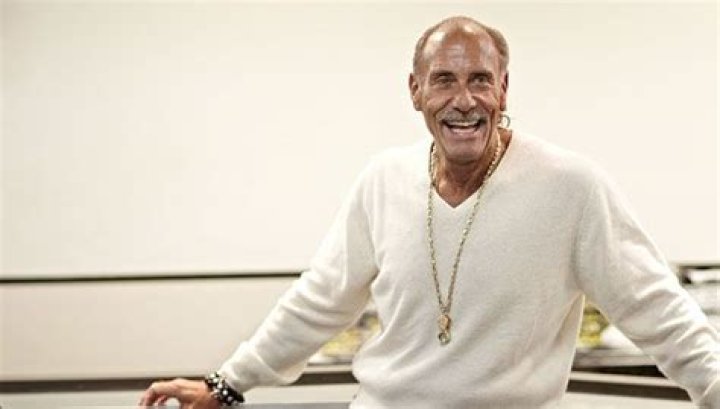 Les Gold Biography: Age, Child, Net Worth, Wife, Siblings, Instagram, Books
