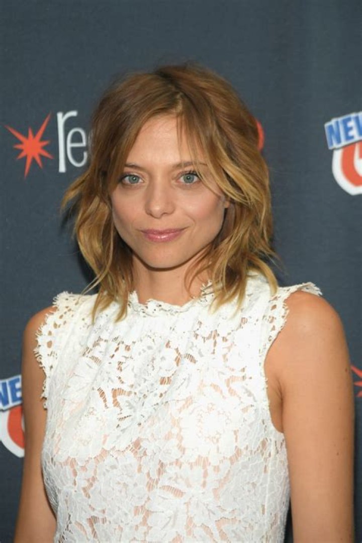 Lizzie Brocheré- Wiki, Age, Ethnicity, Boyfriend, Height, Net Worth, Career
