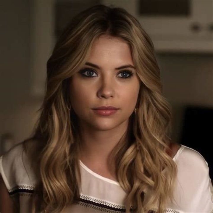 Look like Hanna Marin from Pretty Little Liars