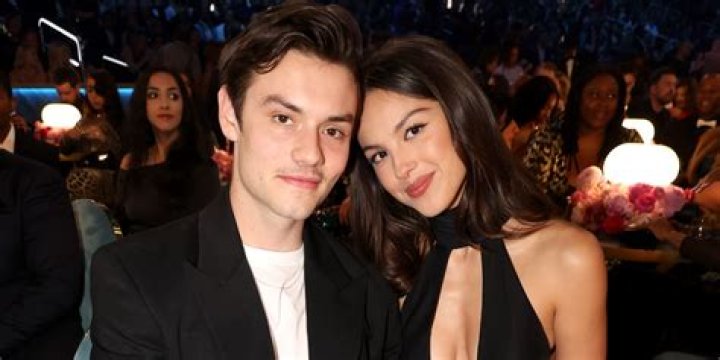Louis Partridge’s Girlfriend: Who is Louis Partridge Dating?