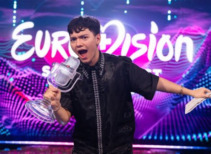 Manel Navarro Releases Acoustic Version Of Spain's Eurovision 2017 Song 