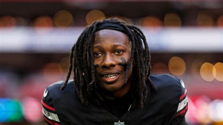 Marquise Brown Education, Cousin, Contract, Salary, Number, Draft, 40 Time, Height, College, Jersey