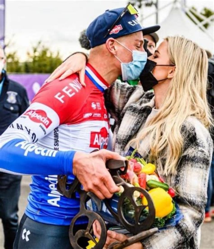 Mathieu Van Der Poel Et Sa Compagne Mathieu Van Der Poel Et Sa Compagne
