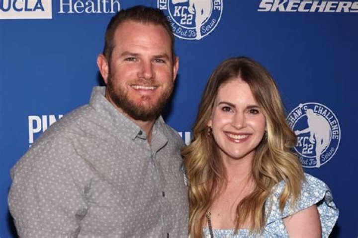Max Muncy- Wiki, Age, Wife, Ethnicity, Net Worth, Height, Career