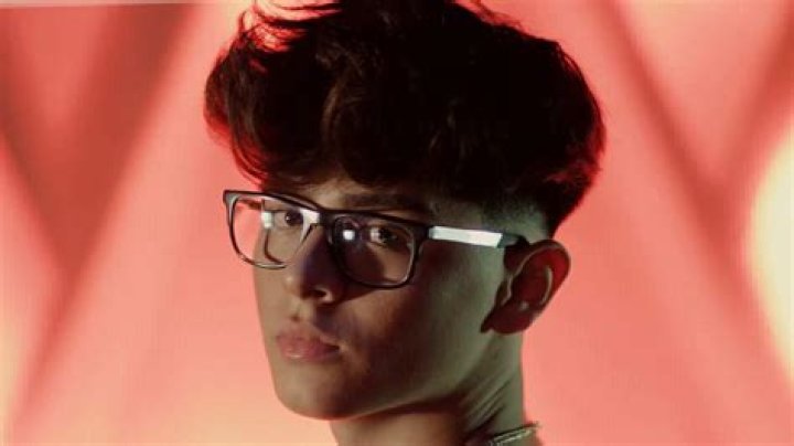 Max Valenzuela - Net Worth, Age, Height, Birthday, Bio, Wiki!
